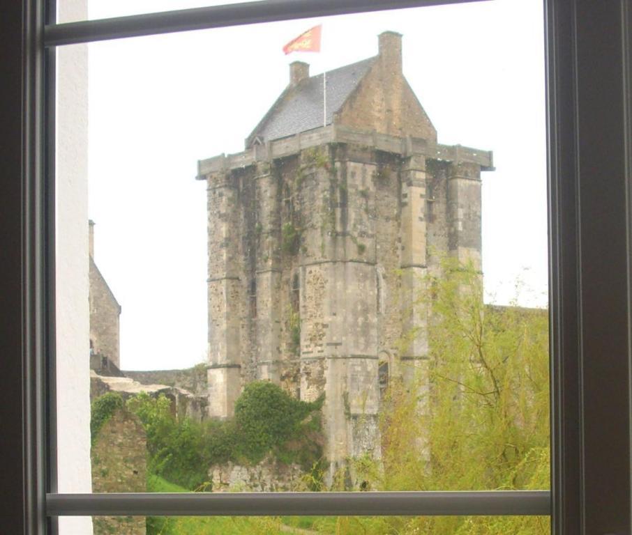 ホテルオーベルジュ デュ ヴュー シャトー Saint-Sauveur-le-Vicomte エクステリア 写真